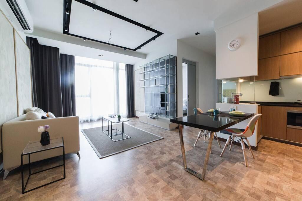 Apartment Expressionz Professional By Sleepy Bear *